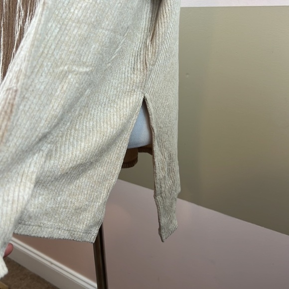 Status by Chenault Oatmeal Cowl Neck Sweater Size small - Picture 3 of 8